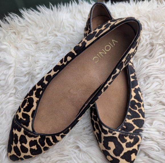Vionic Shoes - Vionic Leopard Print Flats Sz 8 Excellent Condition